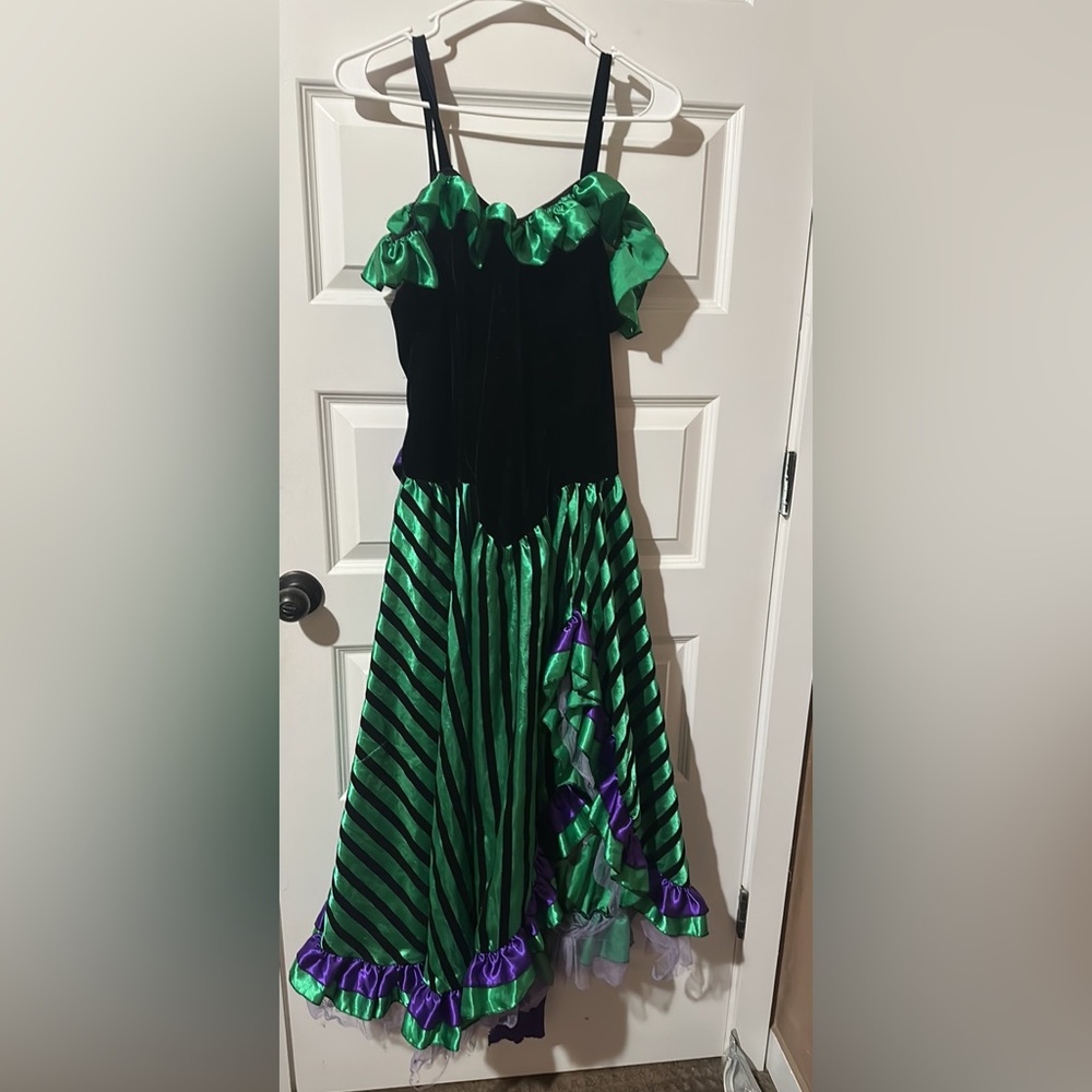 Women’s Halloween saloon girl costume